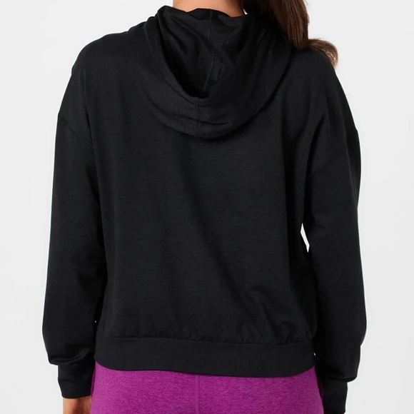 Unworn Vuori Women's Sweatshirt Halo Modern Pullover Hoodie in Black - Picture 4 of 11